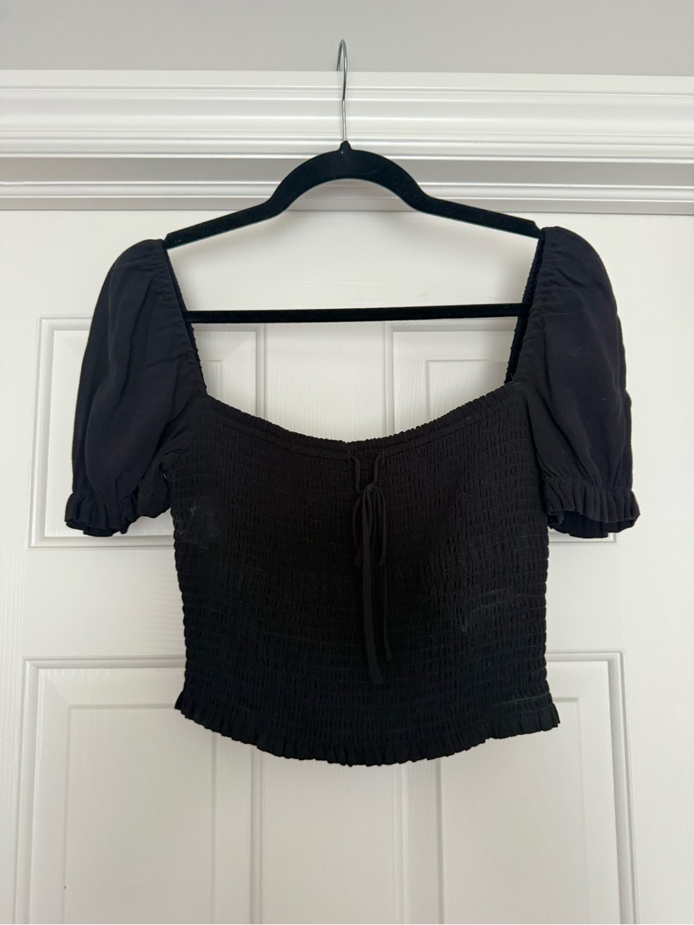 Aritzia Wilfred cropped medium black top